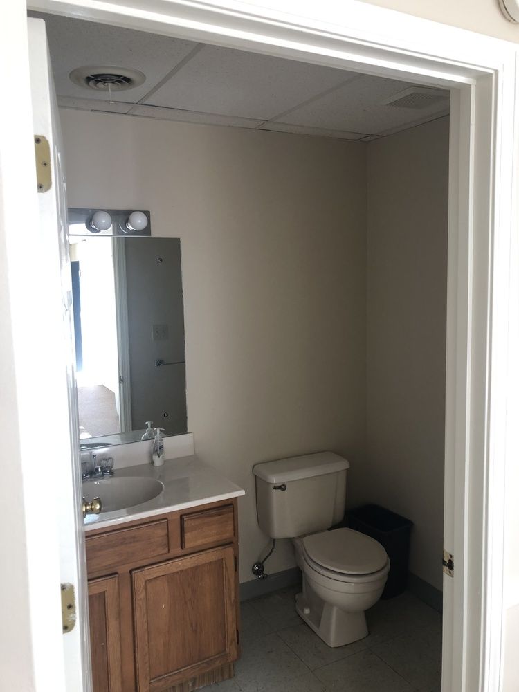 Powell - Like New Professional Office: 7317 Clinton Hwy, Powell, TN 37849